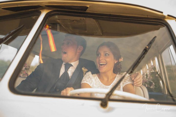 Conduciendo. Fotografía de boda emocional en Alcalá de Henares