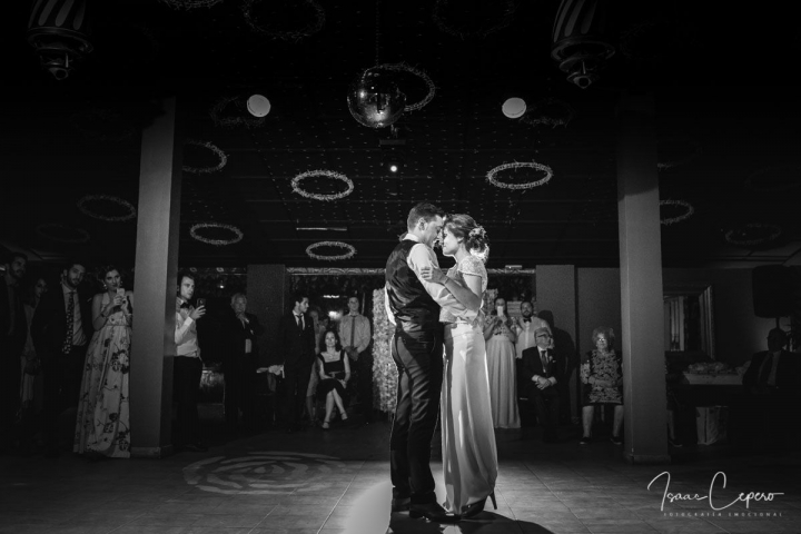 El baile. Fotografía de boda emocional en Alcalá de Henares